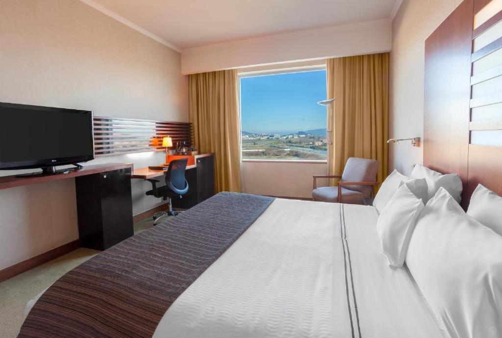 Una cama o camas en una habitación de MDS Hotel Concepción