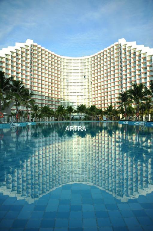 Bazén v ubytování Sea Moon Cam Ranh Beach House nebo v jeho okolí