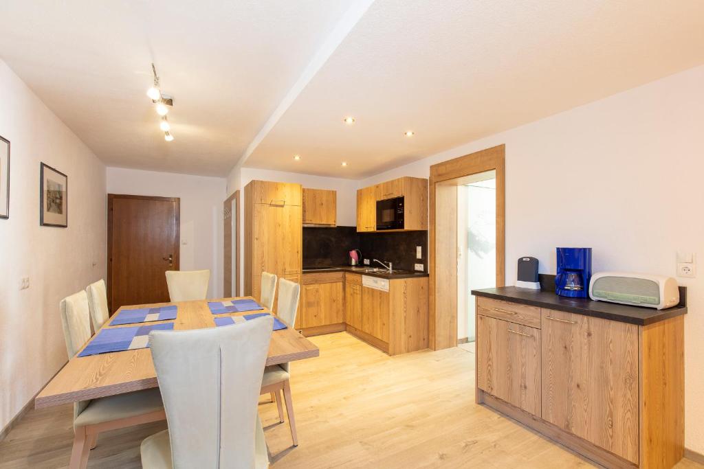 Gästehaus Berghof Schöpf - 13