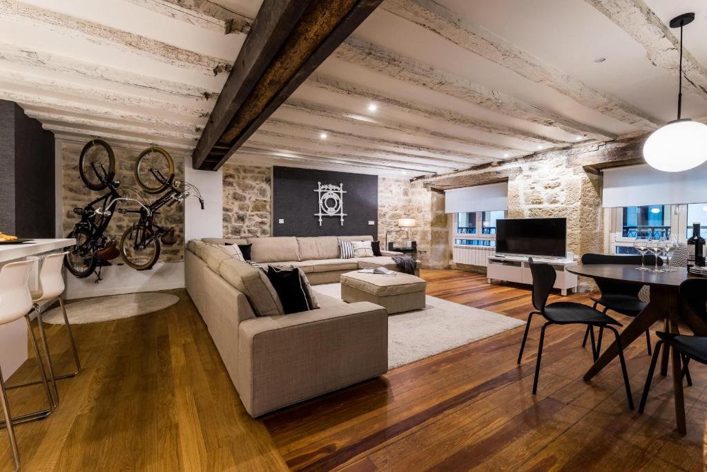 a living room with a couch and a table at AMELIA suite apartment in San Sebastián