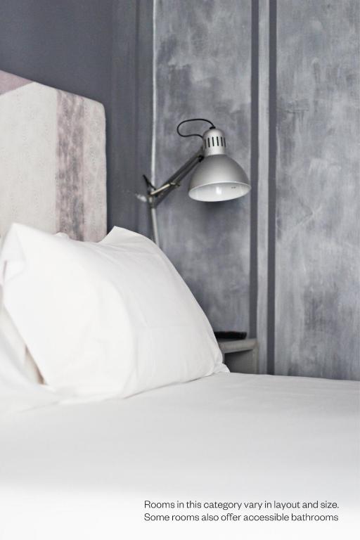 Numa Florence Rodo - Resim 45