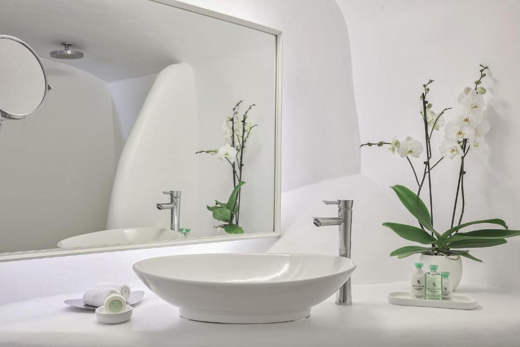Katikies Chromata Santorini - The Leading Hotels of the World photo 2