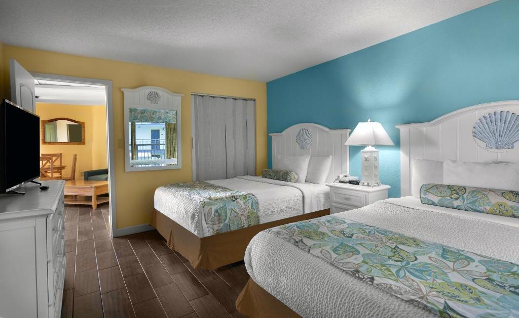 Voodi või voodid majutusasutuse Monterey Bay Suites toas