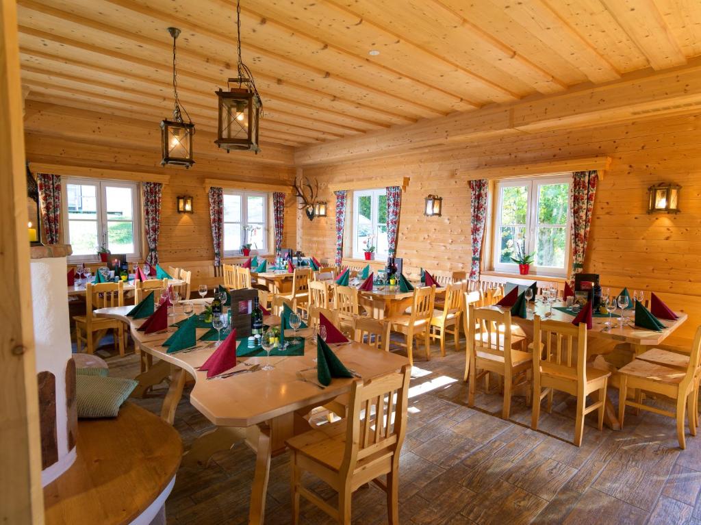 Restaurace v ubytování AlpenParks Hagan Lodge Altaussee