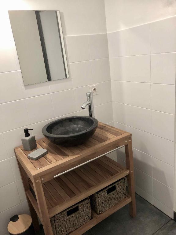 a bathroom with a sink and a mirror at Auberge Les Grillons in Meyras