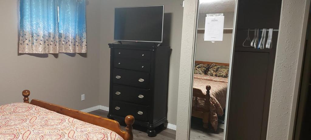Eden's Open-Concept Basement Suite - Housity