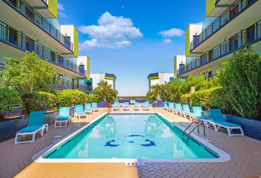 Bassein majutusasutuses Monterey Bay Suites või selle lähedal