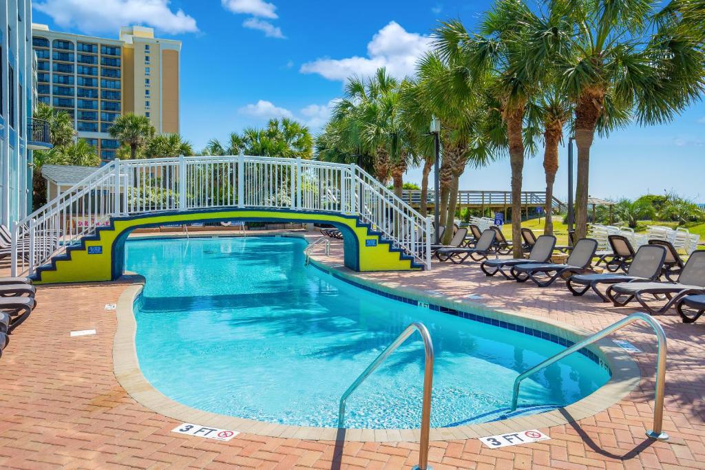 Bassein majutusasutuses Monterey Bay Suites või selle lähedal