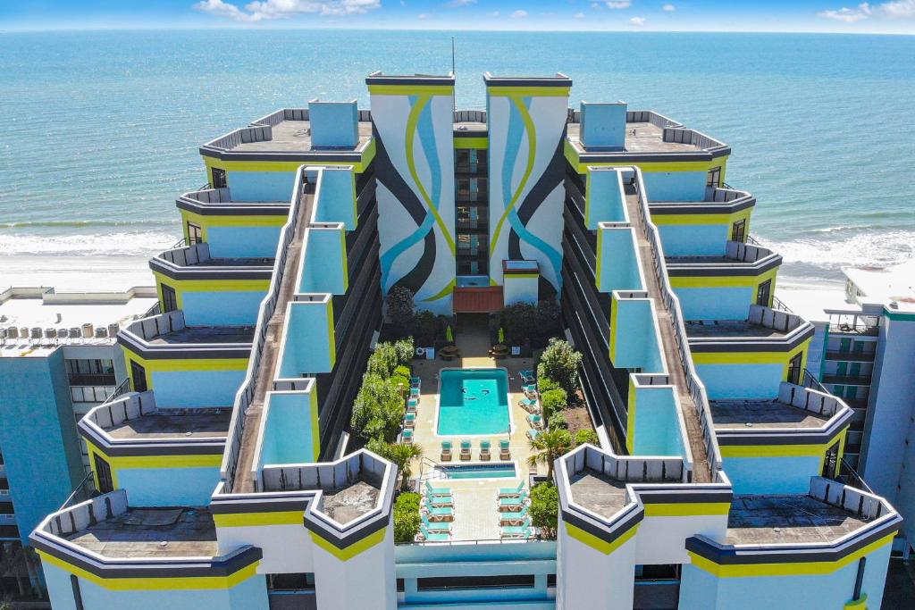 Bassein majutusasutuses Monterey Bay Suites või selle lähedal