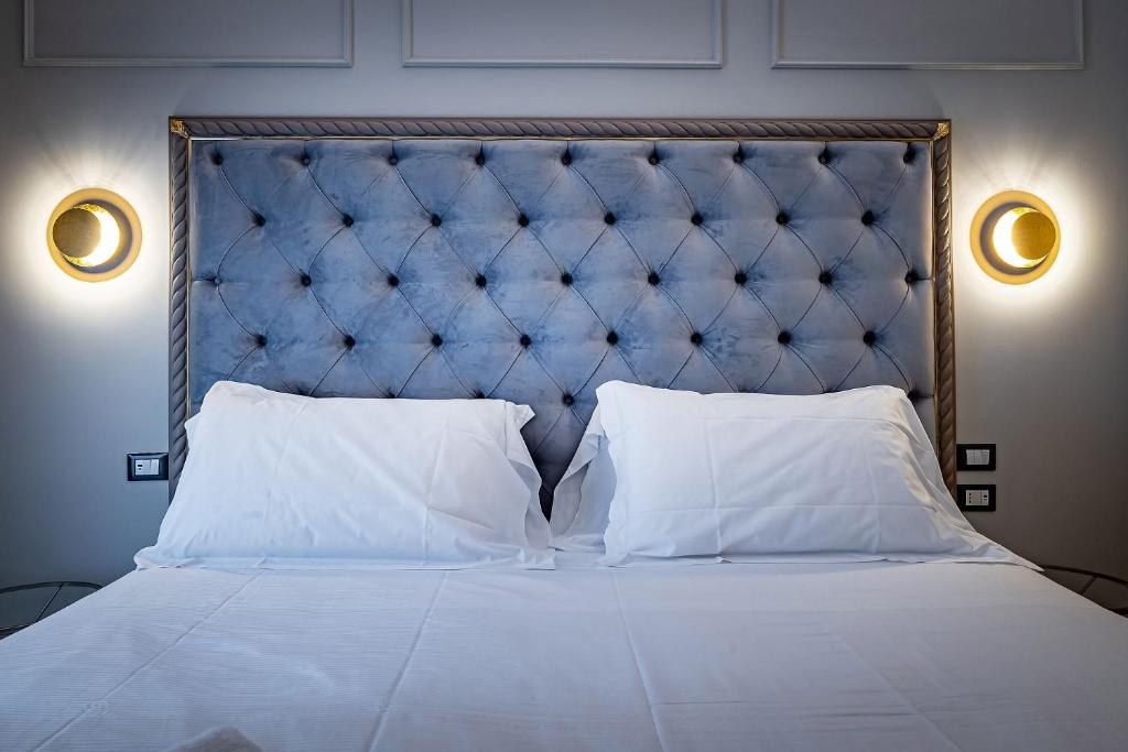 A bed or beds in a room at Residenza Giotto