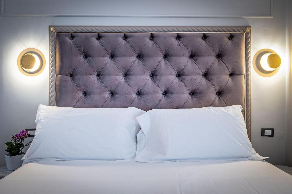 A bed or beds in a room at Residenza Giotto