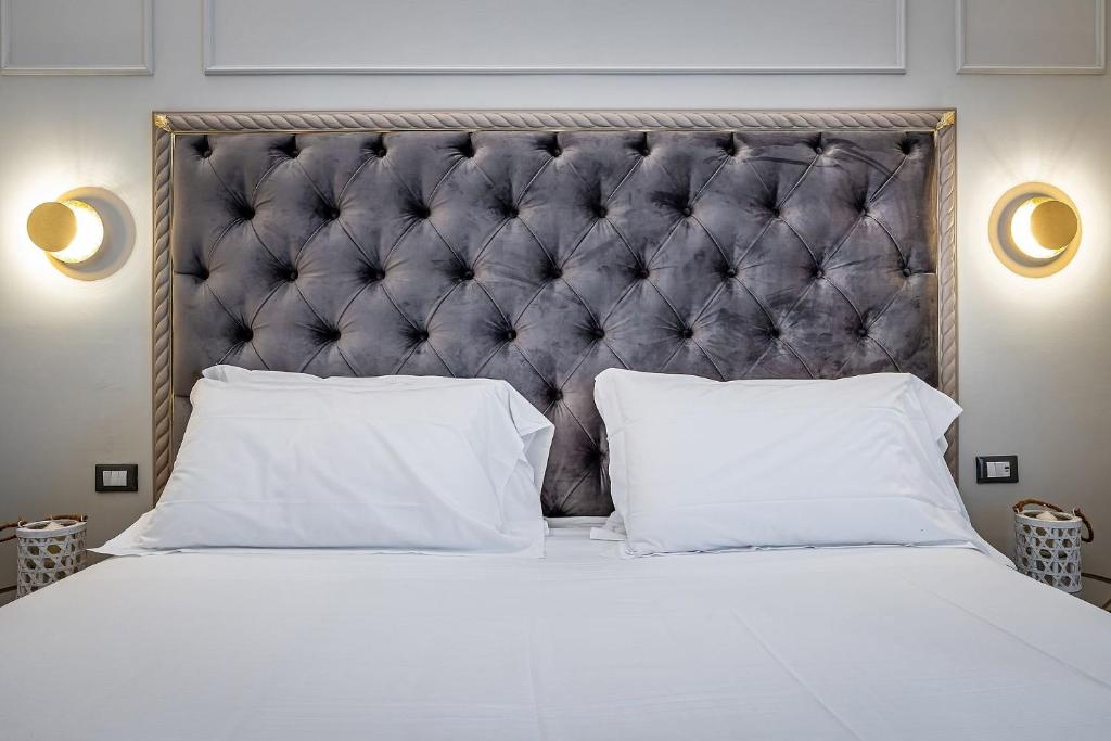A bed or beds in a room at Residenza Giotto