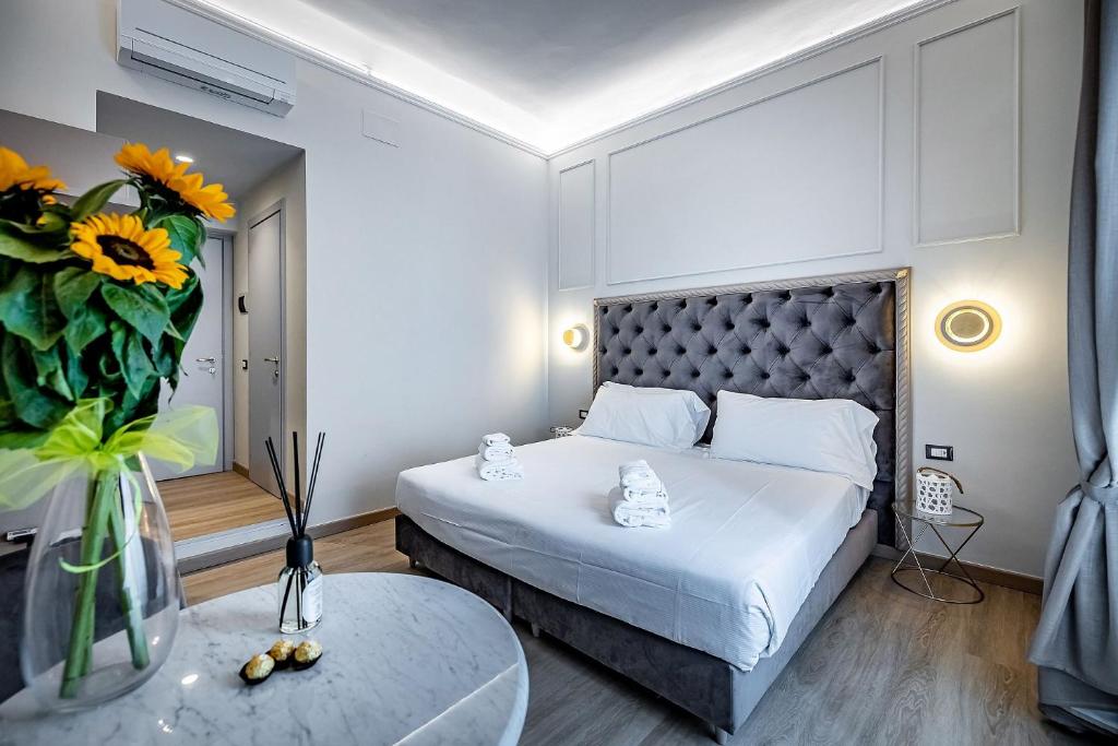 A bed or beds in a room at Residenza Giotto