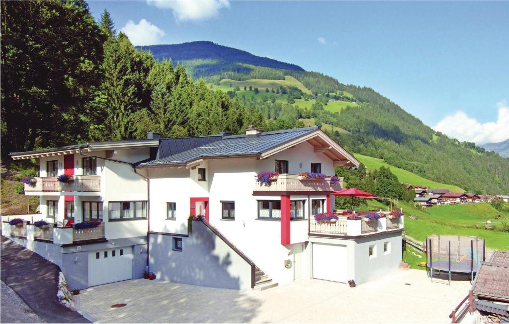 a large white house with mountains in the background at Awesome Apartment In Viehhofen With 2 Bedrooms And Internet in Viehhofen