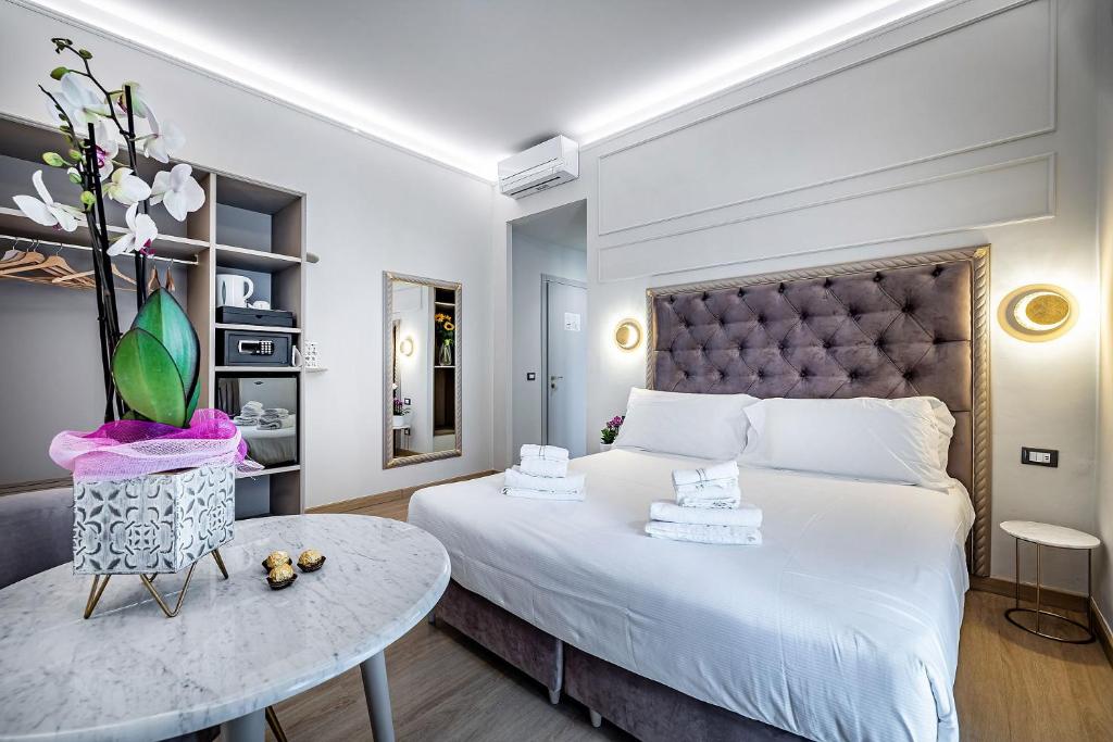 A bed or beds in a room at Residenza Giotto