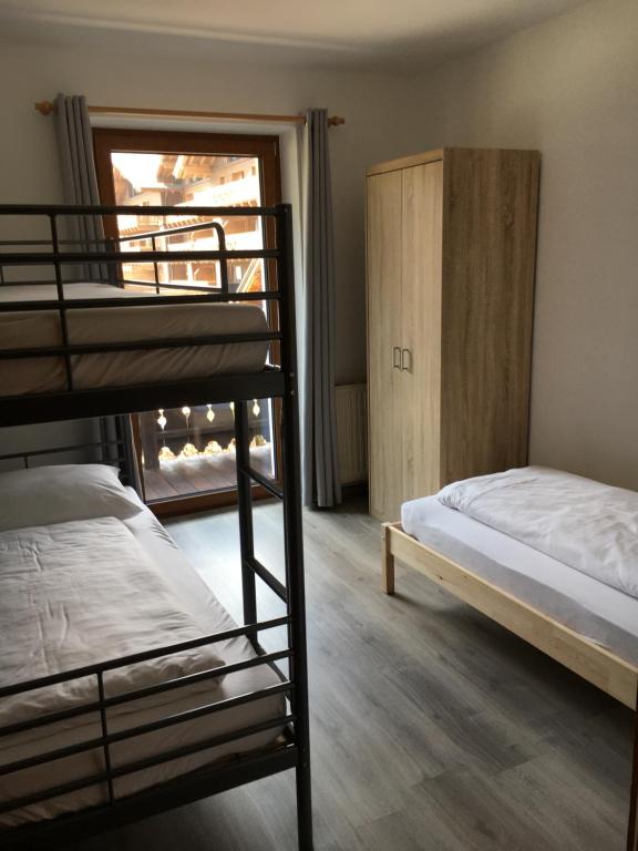 Posteľ alebo postele v izbe v ubytovaní Landhaus Holzereck
