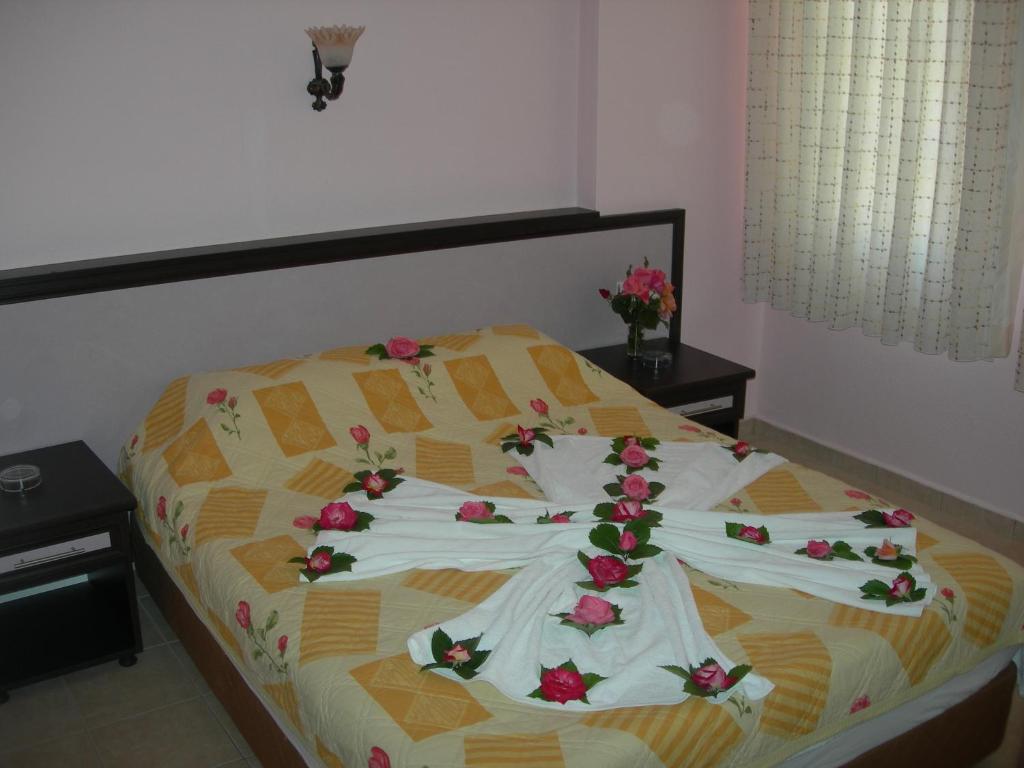 Postel nebo postele na pokoji v ubytování Tolay Hotel