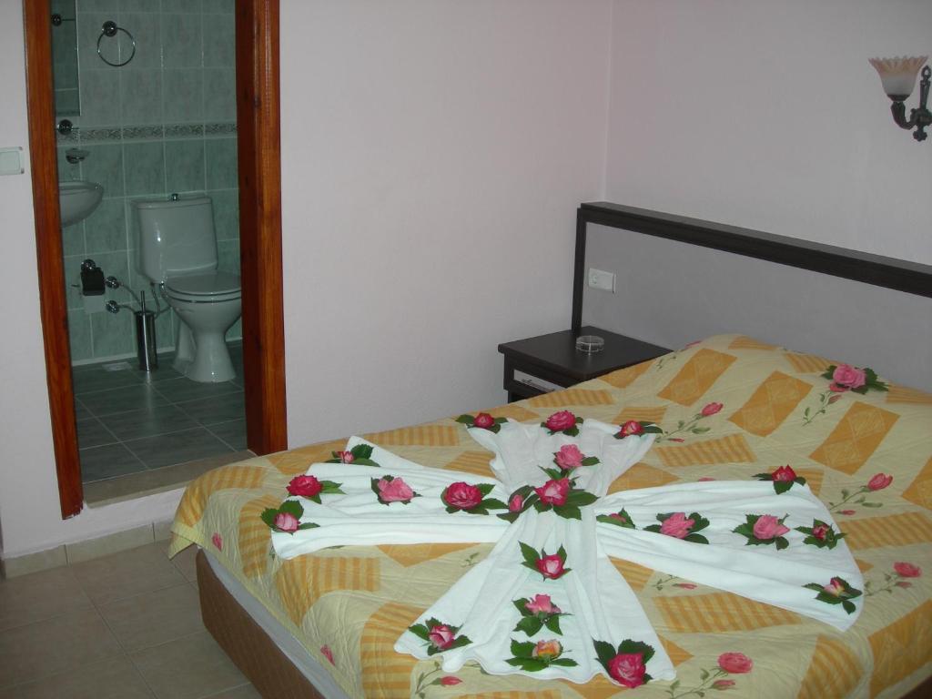 Postel nebo postele na pokoji v ubytování Tolay Hotel