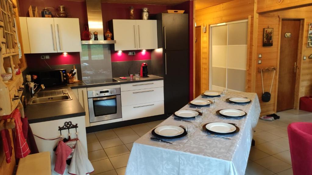 Kuchyňa alebo kuchynka v ubytovaní Appartement dans petit chalet
