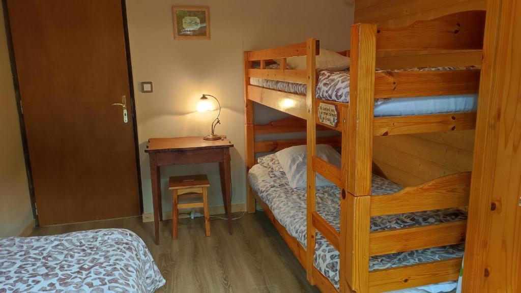 Posteľ alebo postele v izbe v ubytovaní Appartement dans petit chalet