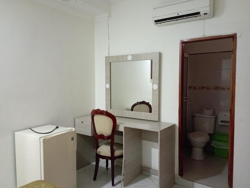Koupelna v ubytování HOTEL COSTA DEL SOL mav