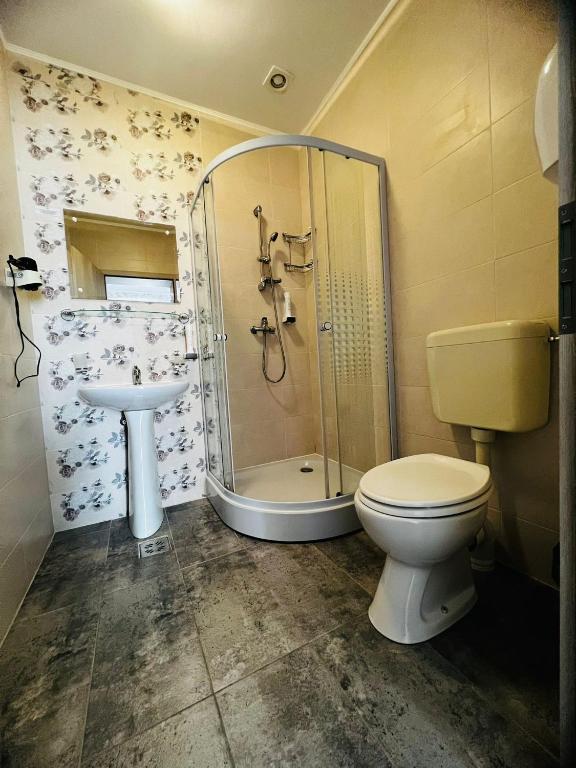 Koupelna v ubytování Hotel Suprem