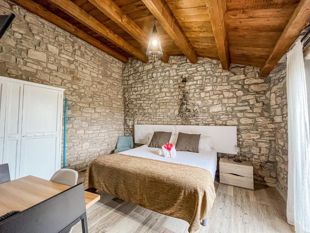 Postel nebo postele na pokoji v ubytování El Forn de Freixenet con servicios de un hotel