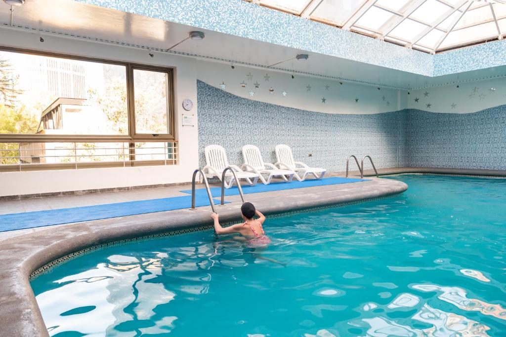 Bazén v ubytování MR Hotel Providencia (ex Hotel Neruda) nebo v jeho okolí