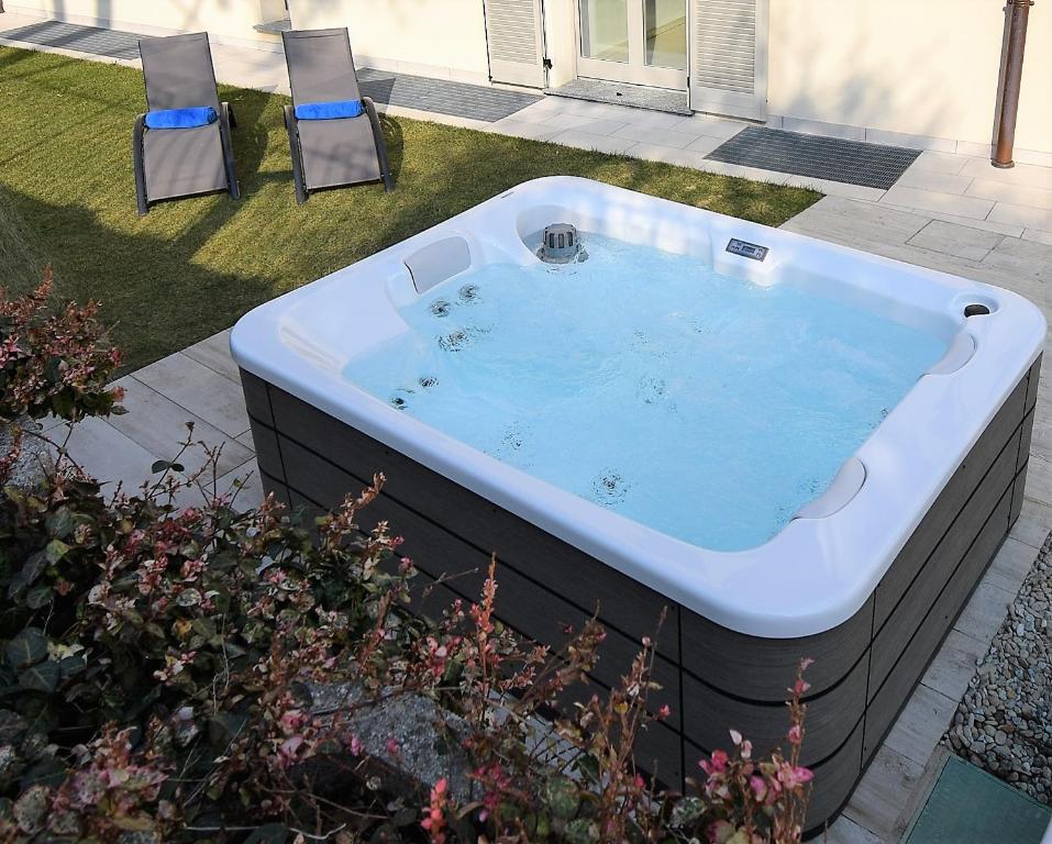 Appartamento Fiordaliso Bellagio Wild Flowers - HOT TUB - Two-Bedroom House