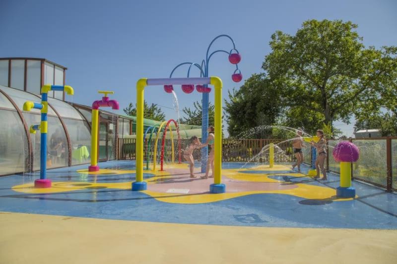 Herní místnost nebo prostor pro děti v ubytování Camping Officiel Siblu Domaine de Litteau