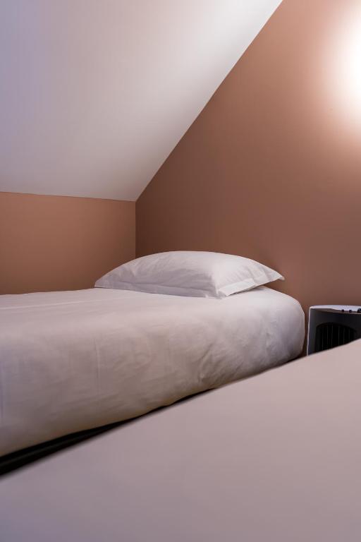 Postel nebo postele na pokoji v ubytování Hôtel Loysel le Gaucher