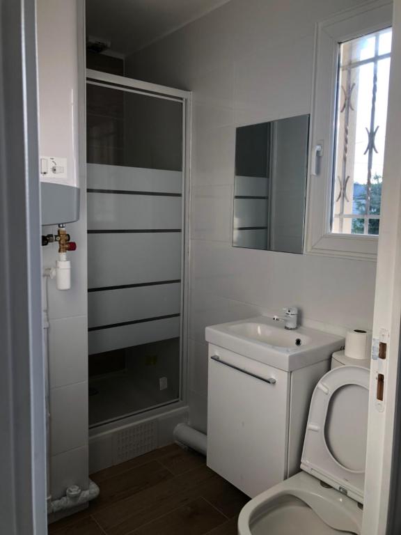 Kúpeľňa v ubytovaní Studio lumineux