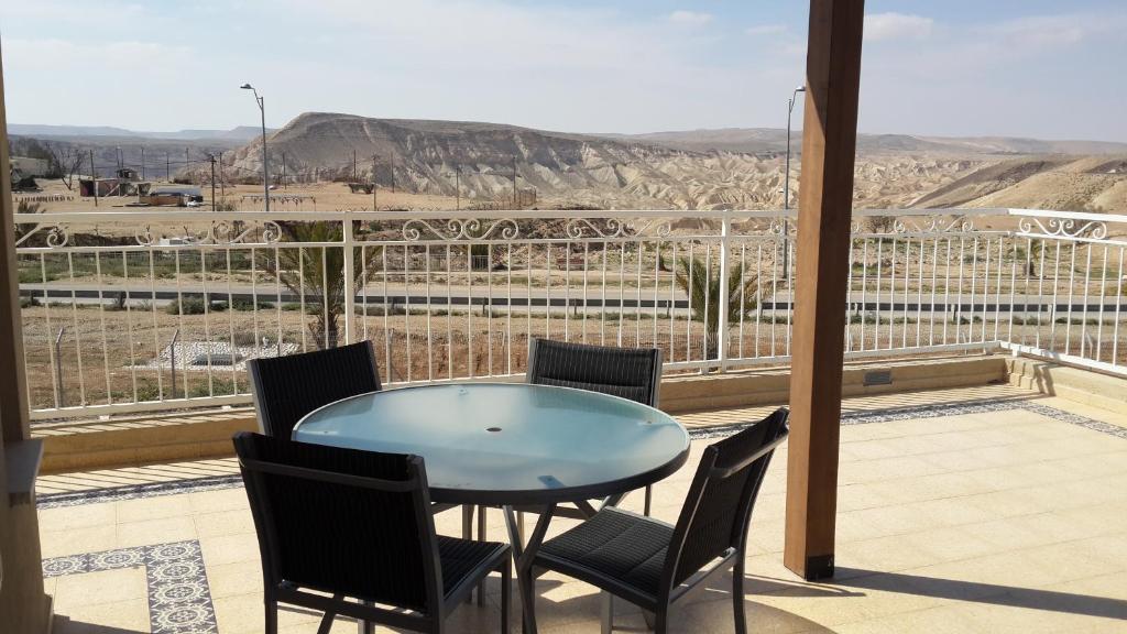 Un balcon sau o terasă la Hawarim Desert View