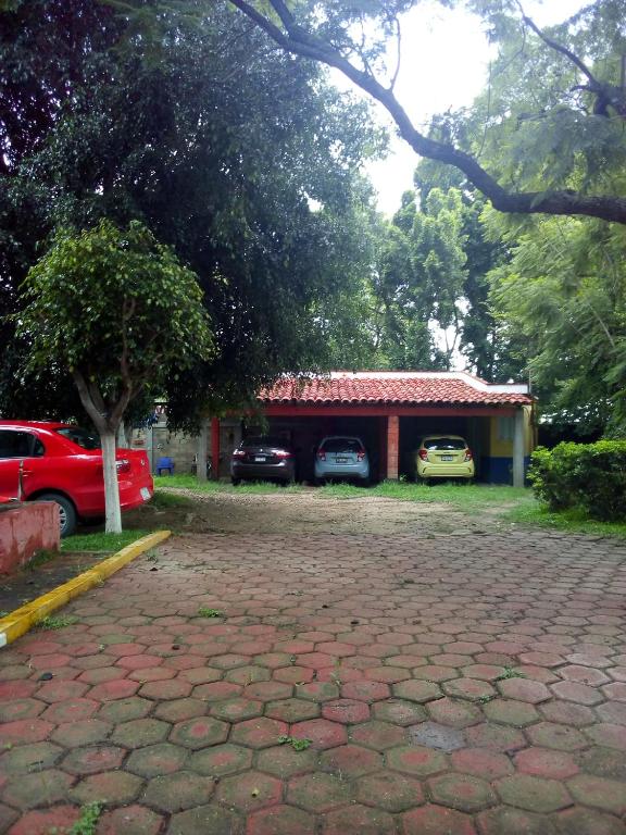 a parking lot with two cars parked in a garage at La lagartija in San Pablo Etla