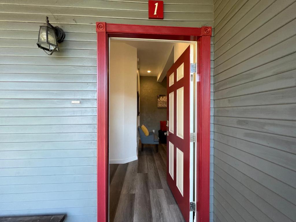 The Red Guest House in Downtown Los Angeles - Apartment - Ground Floor