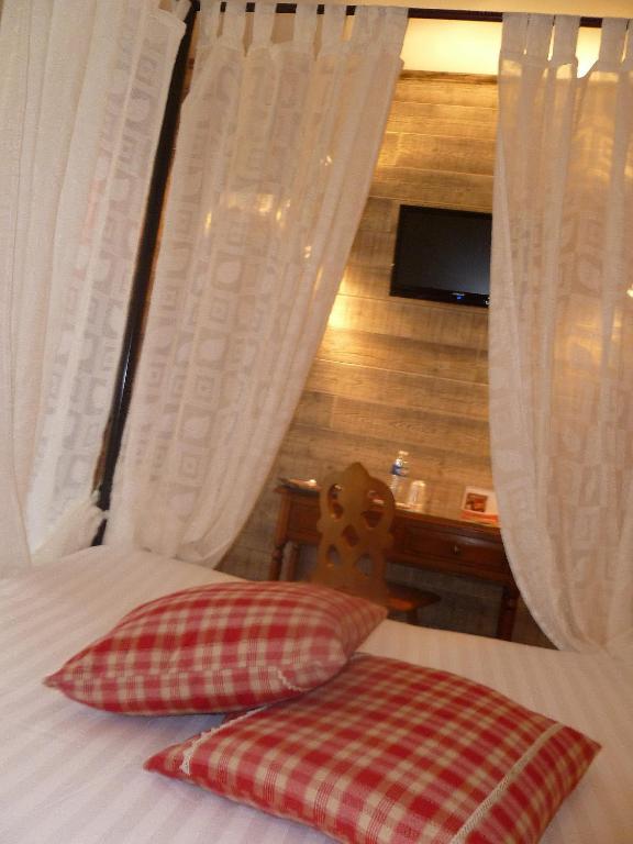 Hotel Restaurant Les Pins logis - Standard Room