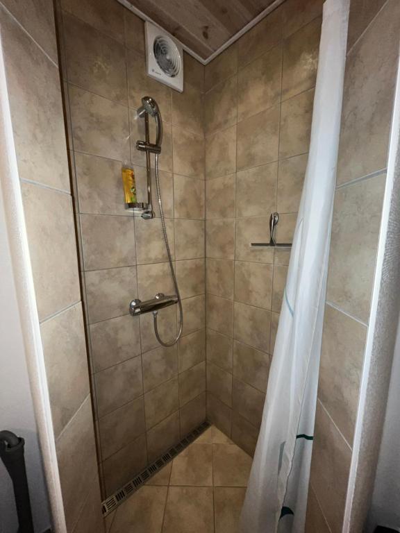 Koupelna v ubytování Hyggelig lejlighed i Rinkenæs