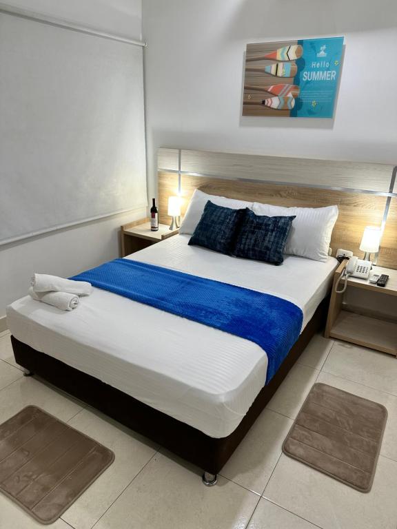 A bed or beds in a room at Hotel Boutique Deluxe