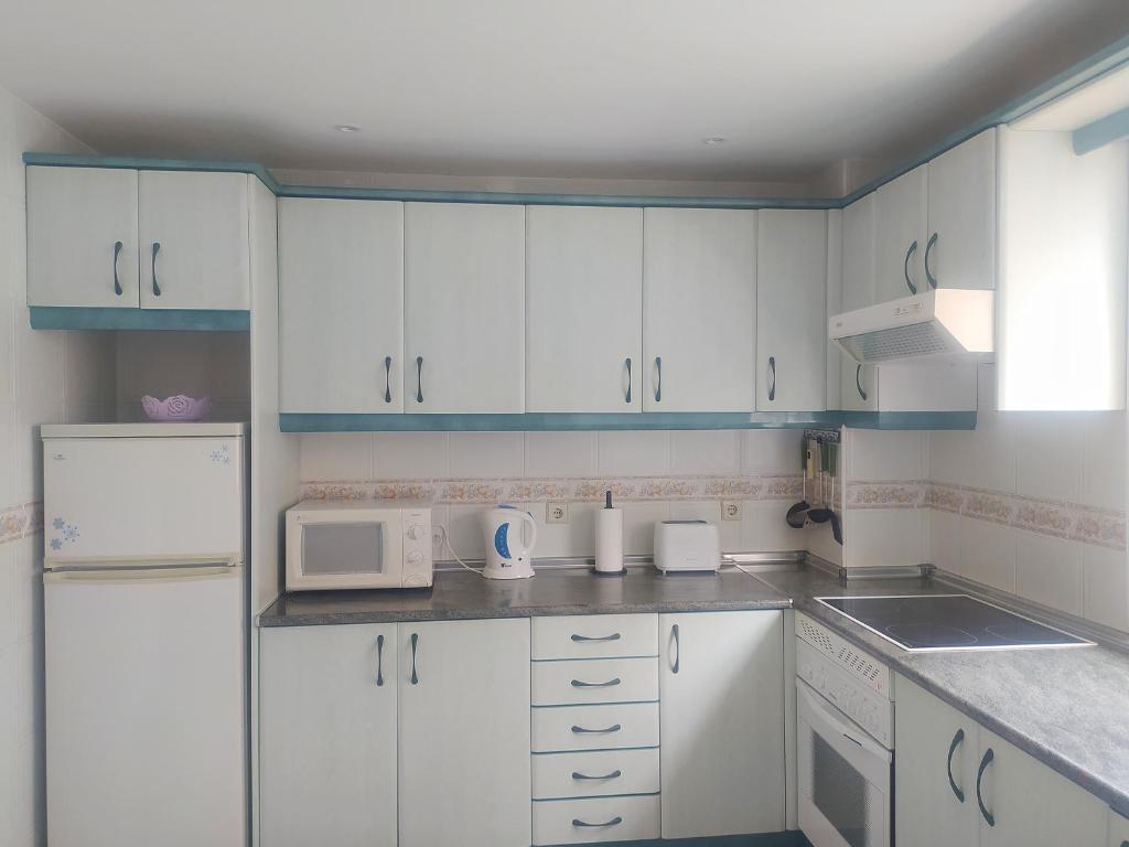 Kuchyňa alebo kuchynka v ubytovaní INMOGEST - Apartamento Mar Golondrinas - Parking free