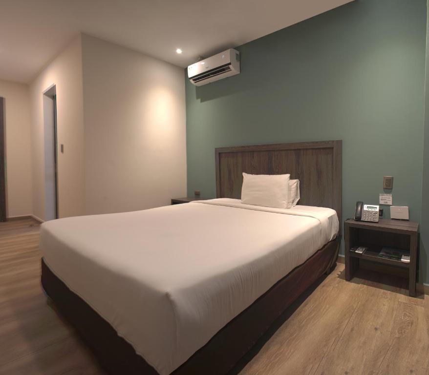 REEC Machala by Oro Verde Hotels - Deluxe Queen Room