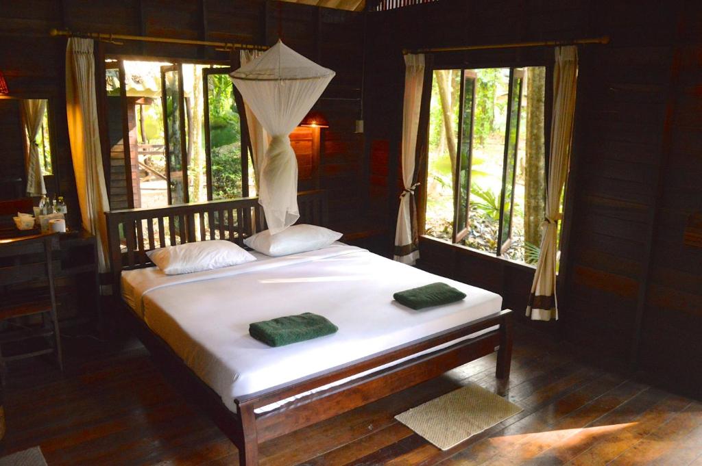 Khao Sok Riverside Cottages - 2