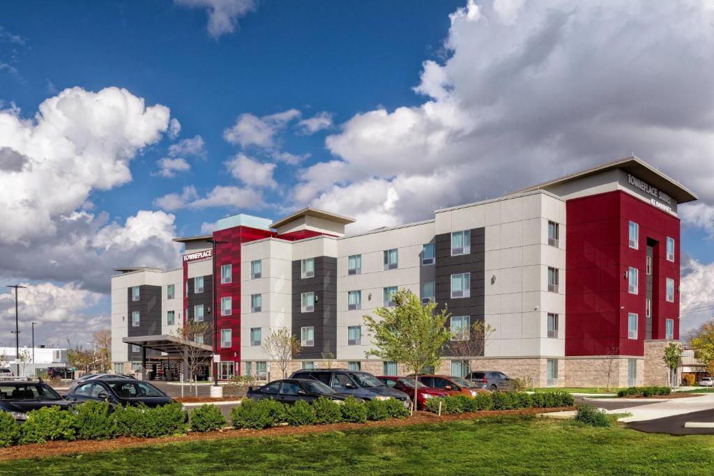 a rendering of a building with cars parked in a parking lot at TownePlace Suites Columbus Hilliard in Hilliard