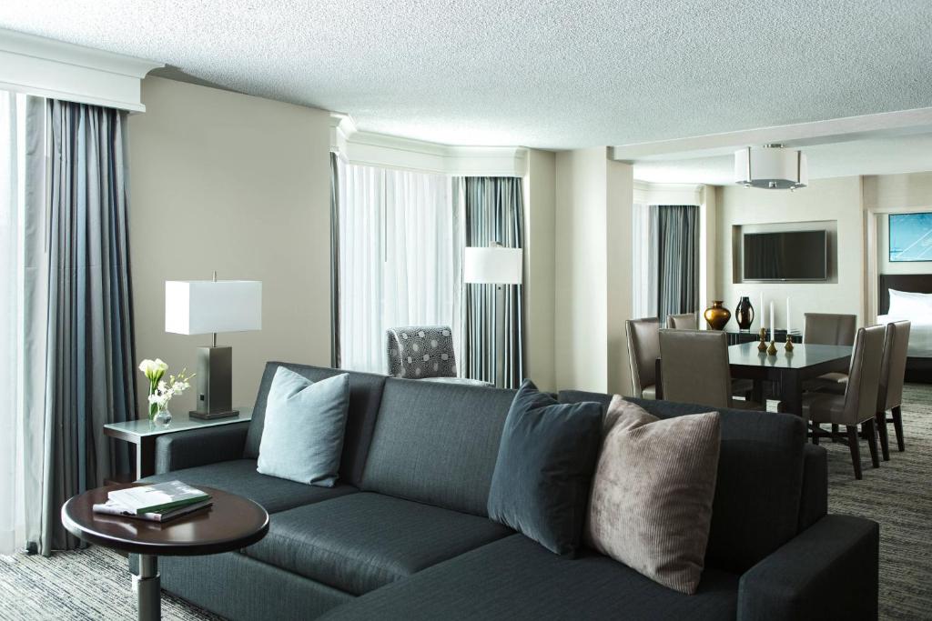 Hampton Inn & Suites Downers Grove Chicago photo