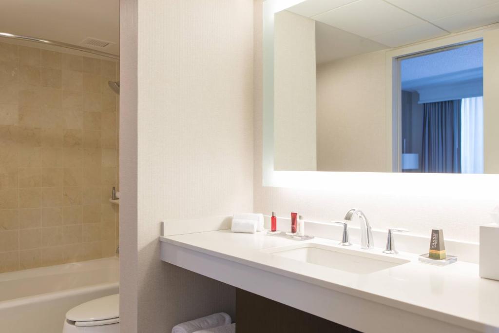 Hampton Inn & Suites Downers Grove Chicago photo