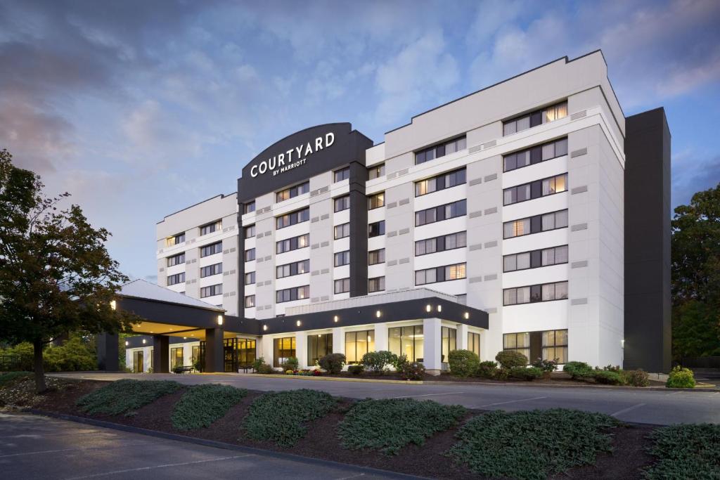 a rendering of the hotel colombo with its facade at Courtyard Shelton in Shelton