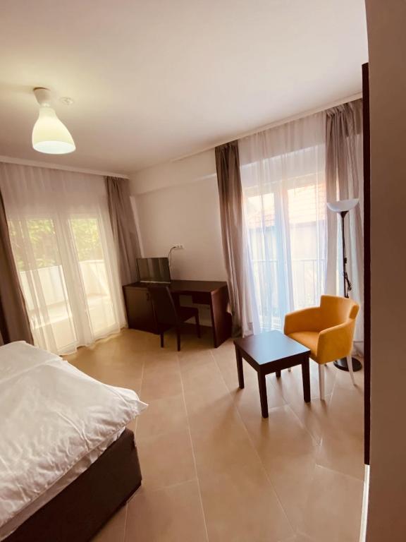 Postel nebo postele na pokoji v ubytování Hotel Vienna