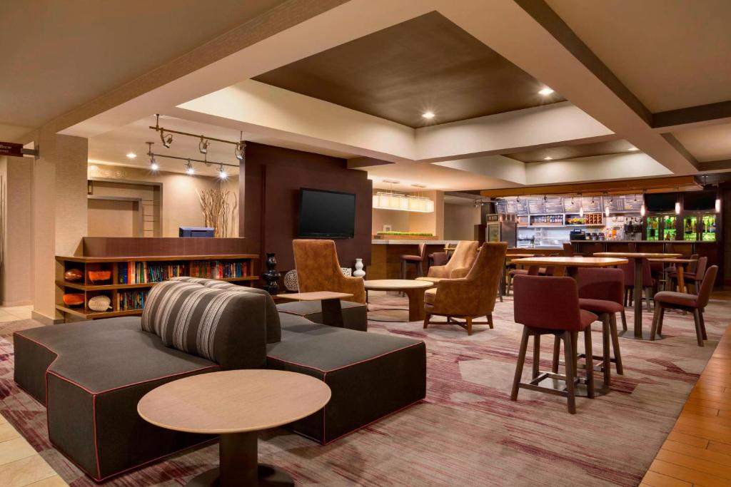 Posezení v ubytování Courtyard by Marriott Champaign