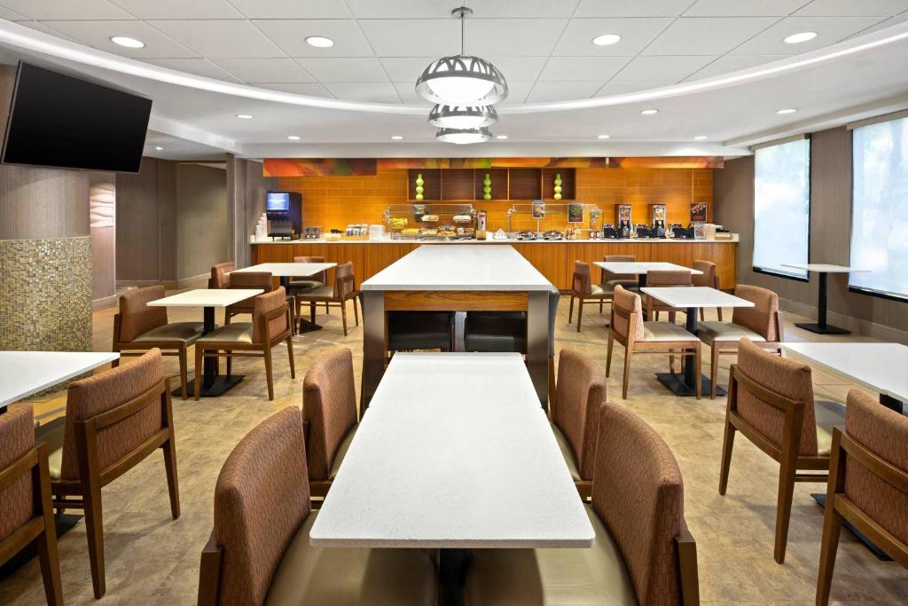 Restaurace v ubytování SpringHill Suites Flagstaff