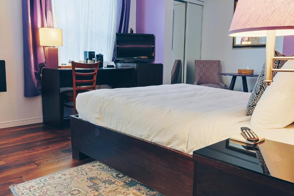 
Deluxe Room With Bath
