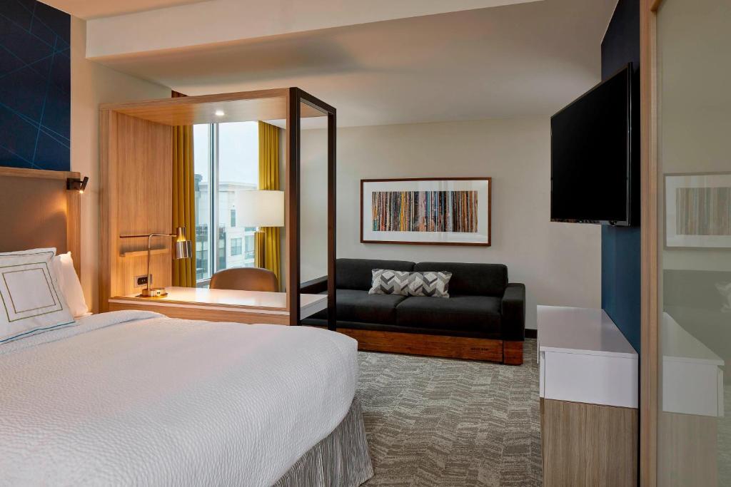 SpringHill Suites by Marriott Nashville Downtown/Convention Center - Suite Queen Avec Deux Lits Queen, Lit Gigogne Et Douche Accessible à La Mobilité Accessible